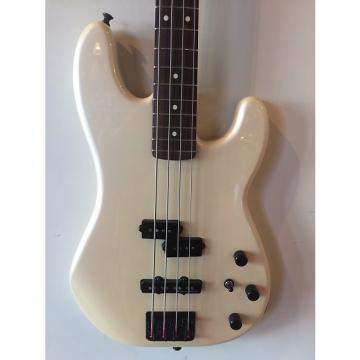 Custom Fender Duff McKagan Jazz Bass Cream