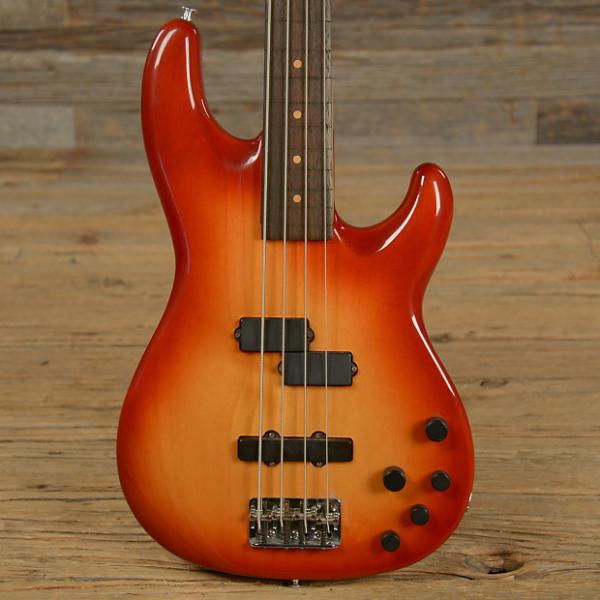 Custom Fender Zone Bass Fretless RW Sunburst 2002 #1 image