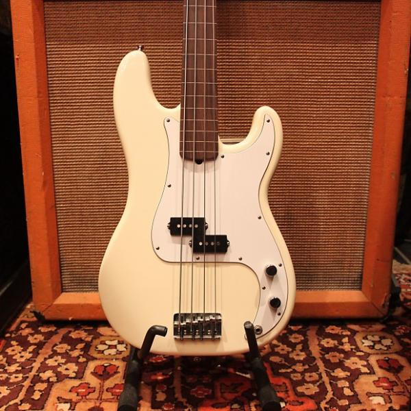 Custom 1995 Fender Precision Fretless Bass White USA Standard Guitar Jazz w/OHSC #1 image